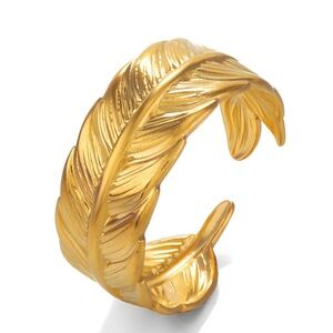 NWT adjustable ring triple plated in 18k gold- waterproof and hypoallergenic